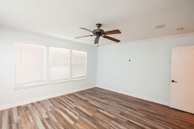 Building Photo - 3103 Creekwood Dr