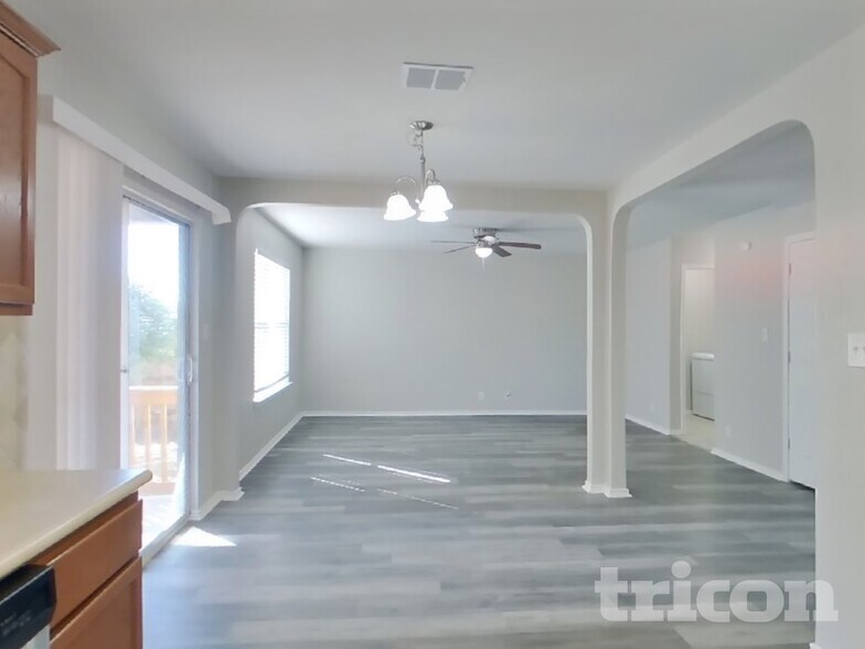 Building Photo - 7034 Daybreak Peaks