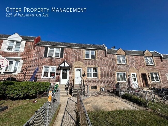 Building Photo - 225 W Washington Ave