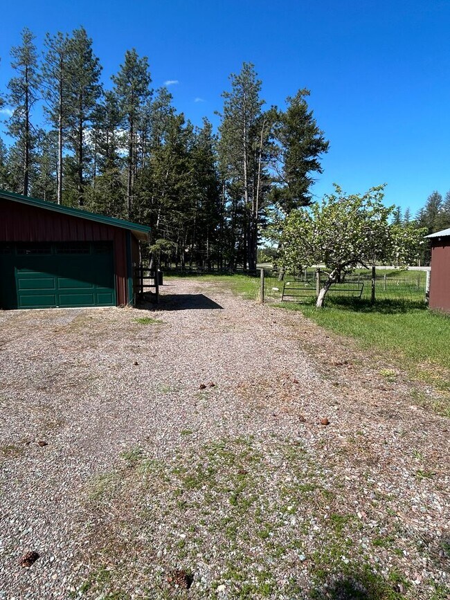 Building Photo - Beautiful 3 Bed, 2 Bath Home in Columbia Falls, MT - Close to Glacier National Park