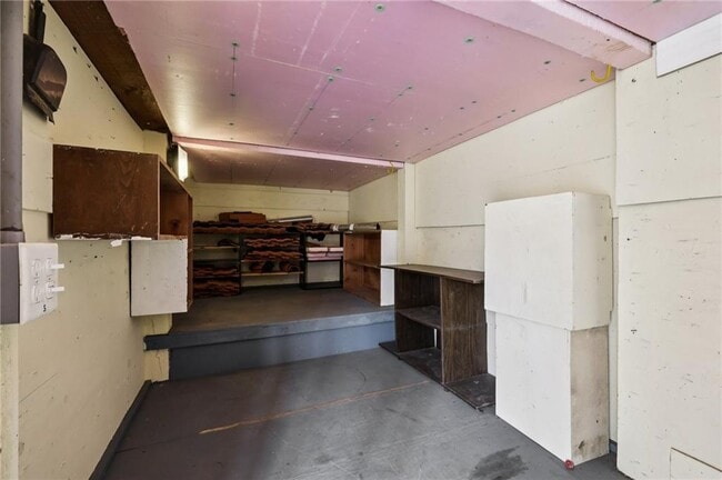 Building Photo - 182 Oak Forest Dr