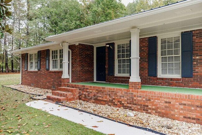 Building Photo - 1110 Maple Cir