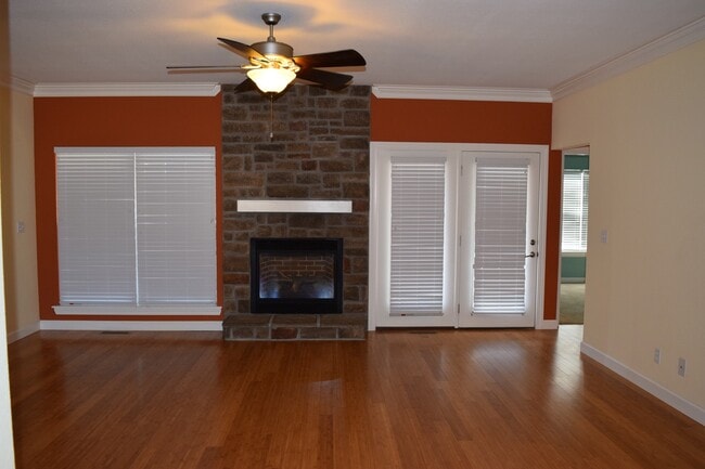Building Photo - Gorgeous Home Located in Osage Hills Subdivision