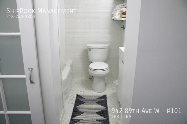 Building Photo - 942 89th Ave W