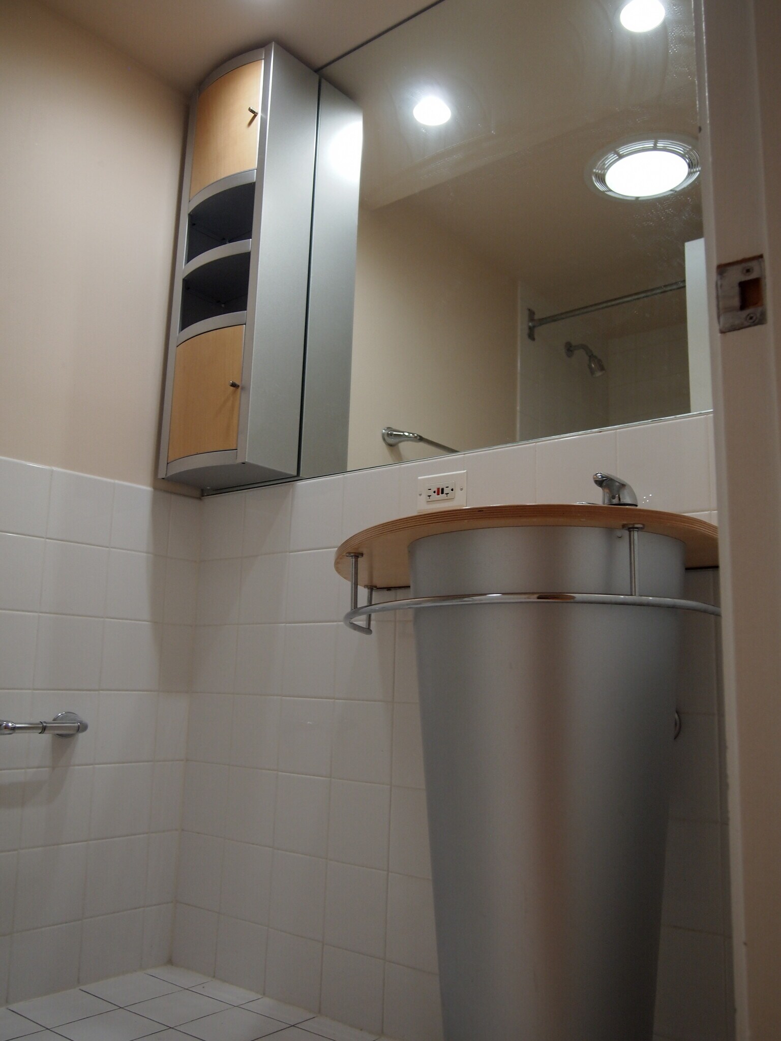 Building Photo - 807 Church St