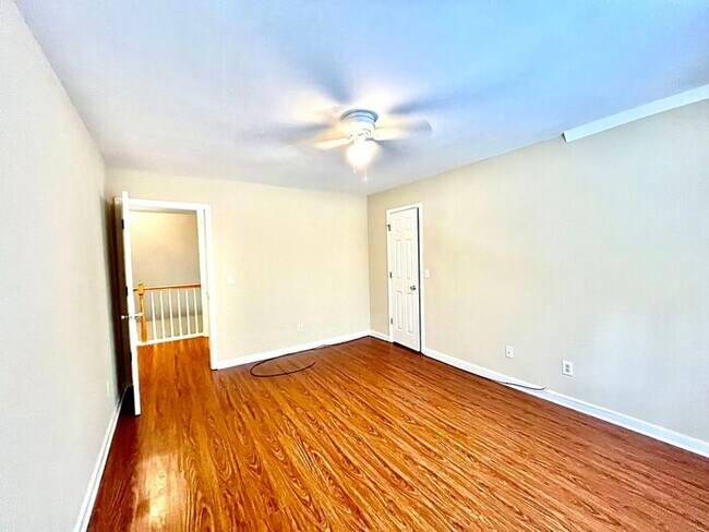Building Photo - 3165 Maple Terrace Dr