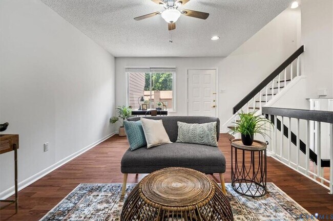 Building Photo - 3 Bedroom Townhome in Henrico!!!