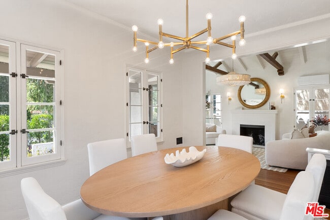 Building Photo - 864 Wellesley Ave