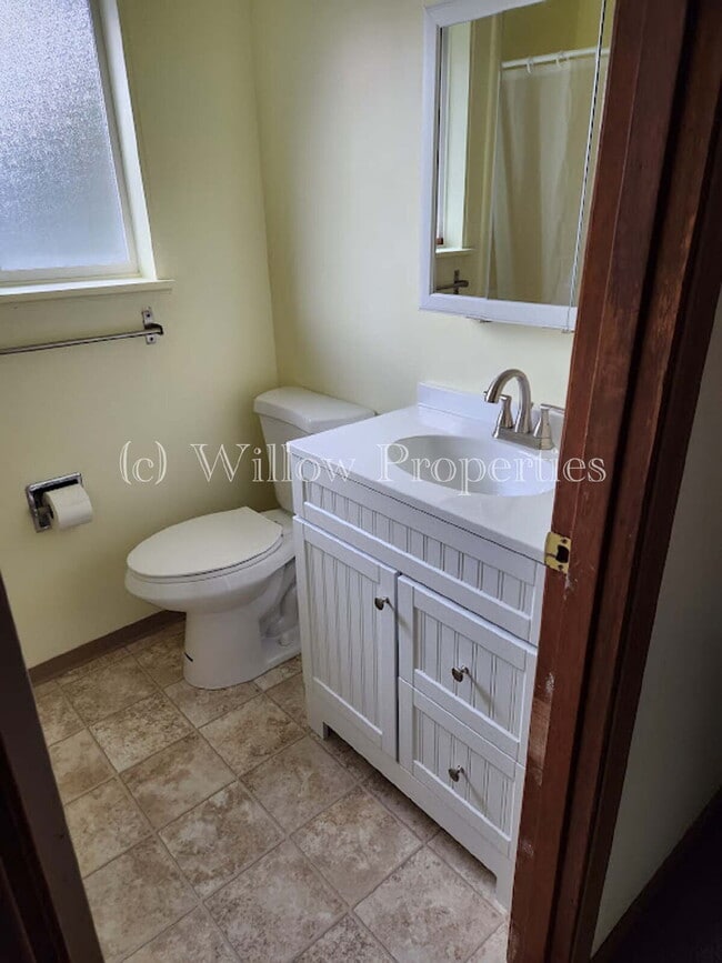 Building Photo - Cozy one bedroom duplex