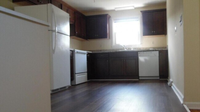 Building Photo - 110 E 30th St