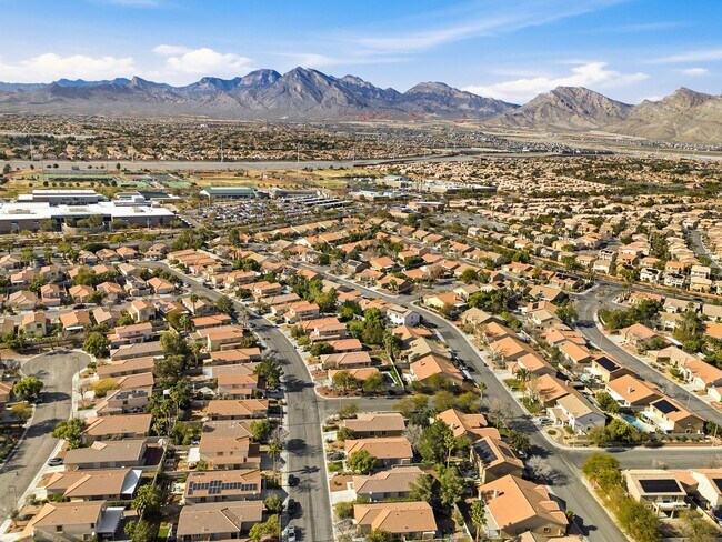 Building Photo - SUMMERLIN NORTH!!! SINGLE STORY!!! LARGE YARD!!! RECENTLY RENOVATED!!! NEW CARPET!!! NEAR DOWNTOW...