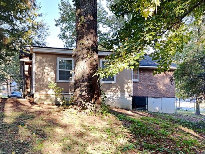 Building Photo - 8050 Attleboro Dr