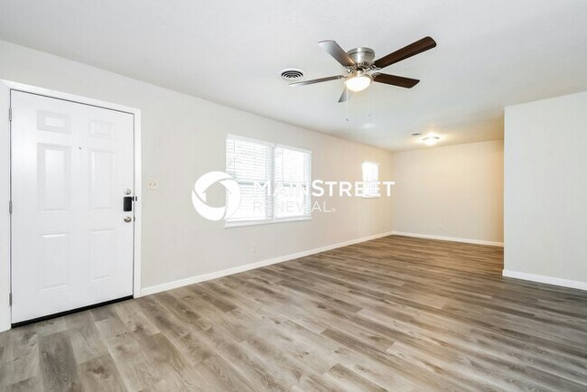 Building Photo - 4 Bedroom Pet-Friendly Home in FORT WORTH,...
