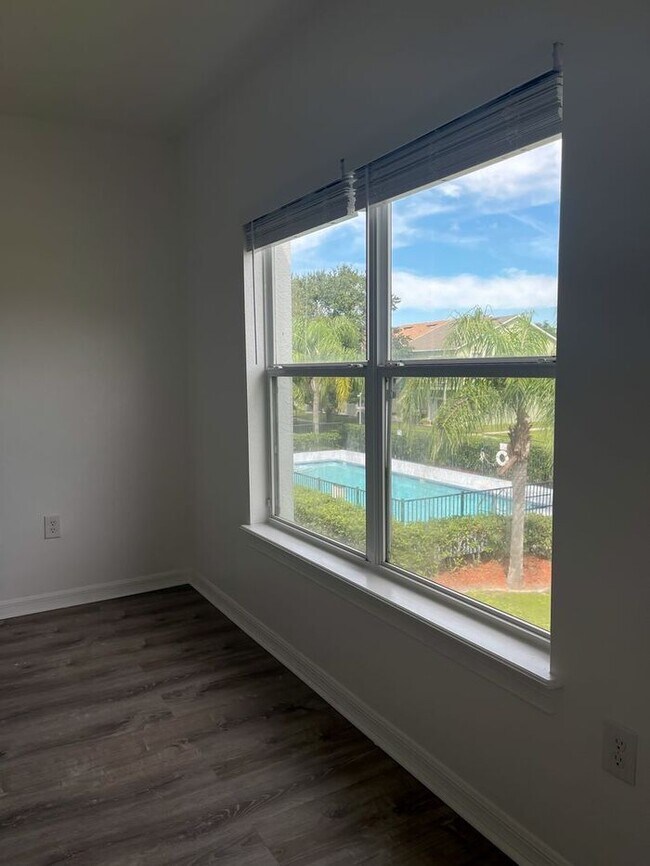 Building Photo - Beautifully Updated 3-Bedroom Townhouse in...