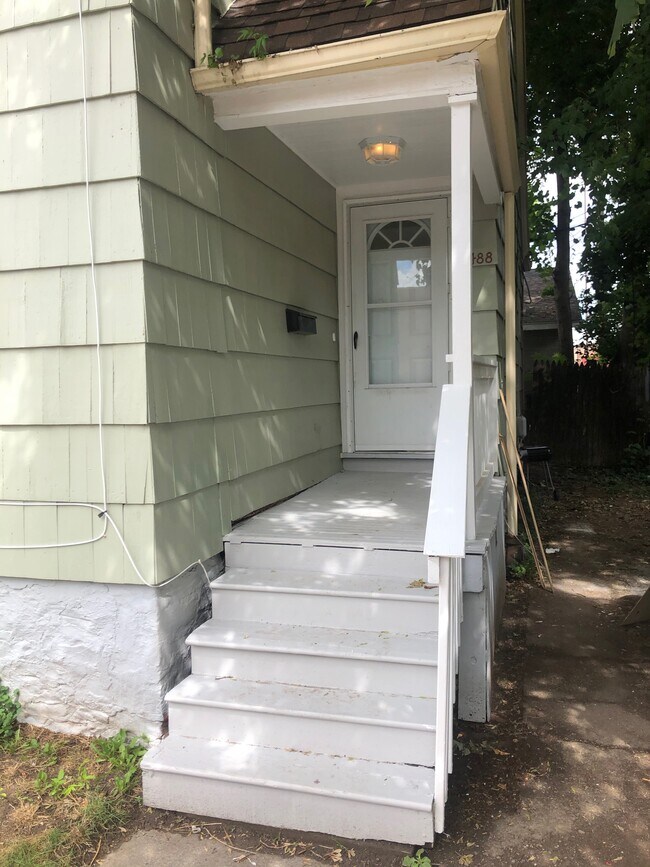 Building Photo - 488 Caroline Street