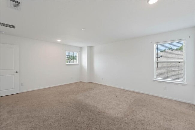 Building Photo - 229 Seven Pnes Dr
