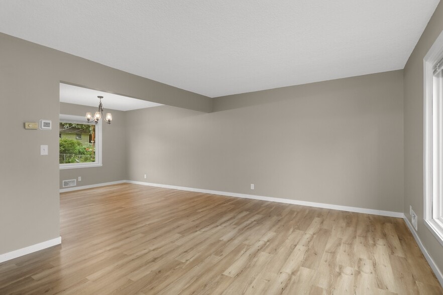 Living Room - 2808 Aglen St