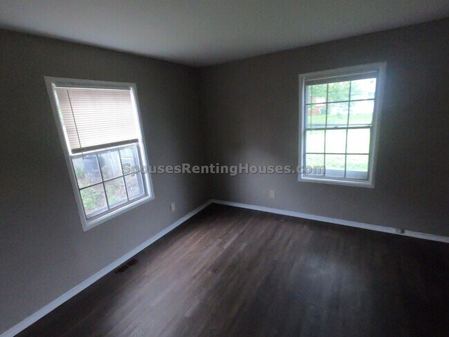 Building Photo - 5362 Falcon Ln