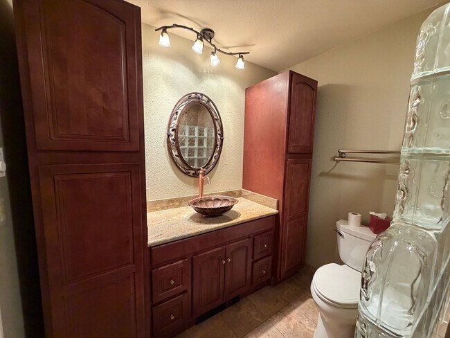 Building Photo - Mukilteo View Condo