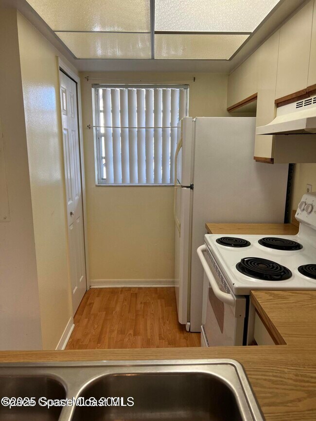 Building Photo - 3036 Sir Hamilton Cir