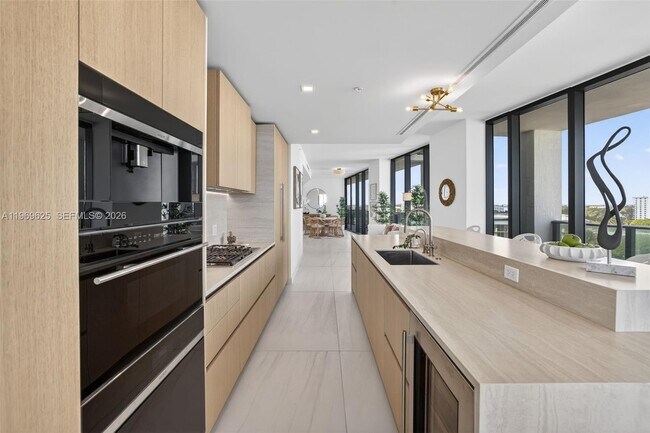 Building Photo - 900 N Ocean Blvd