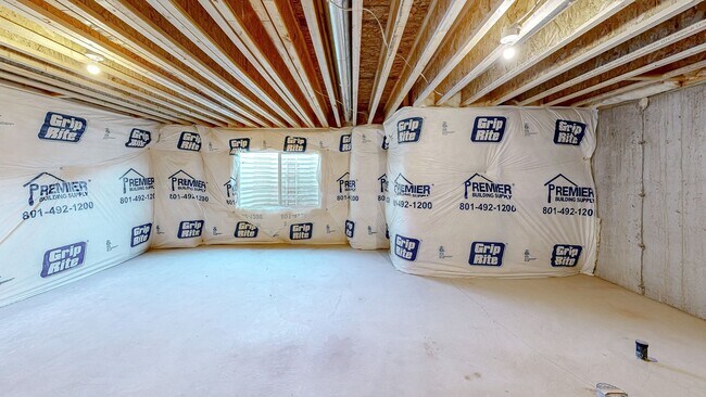 Building Photo - 318 W 2280 S