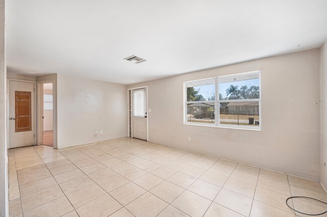 Building Photo - 4719 Blossom Dr