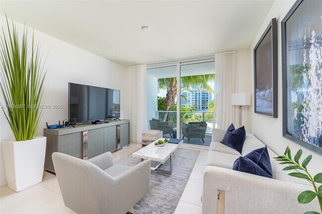 Building Photo - 401 N Birch Rd