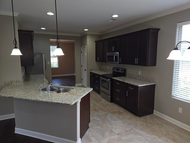 Building Photo - 8949 Poplar Pike