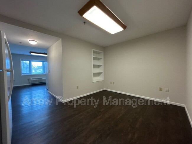 Building Photo - 180 Poppe Dr