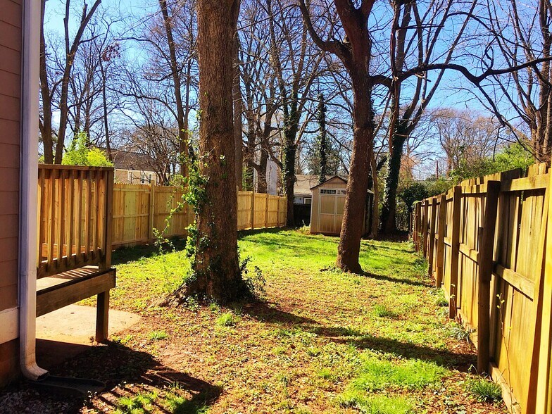 Building Photo - 190 Hutchinson St NE