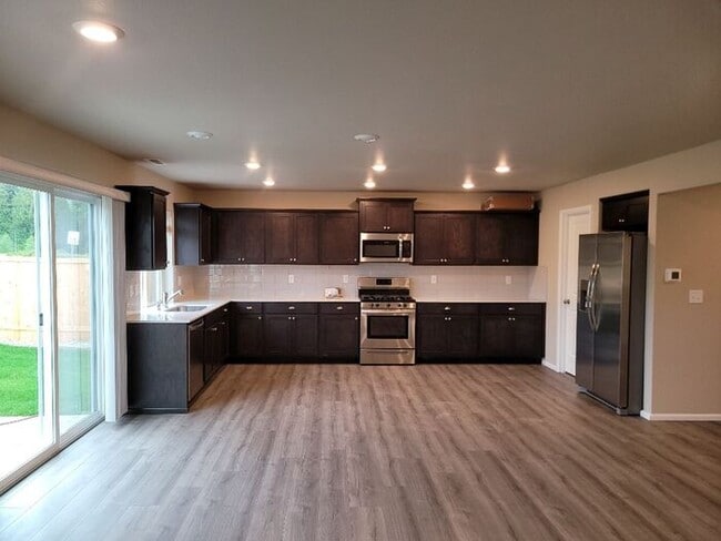 Building Photo - 4 Bed Plus Den in Sultan's New Daisy Crossing