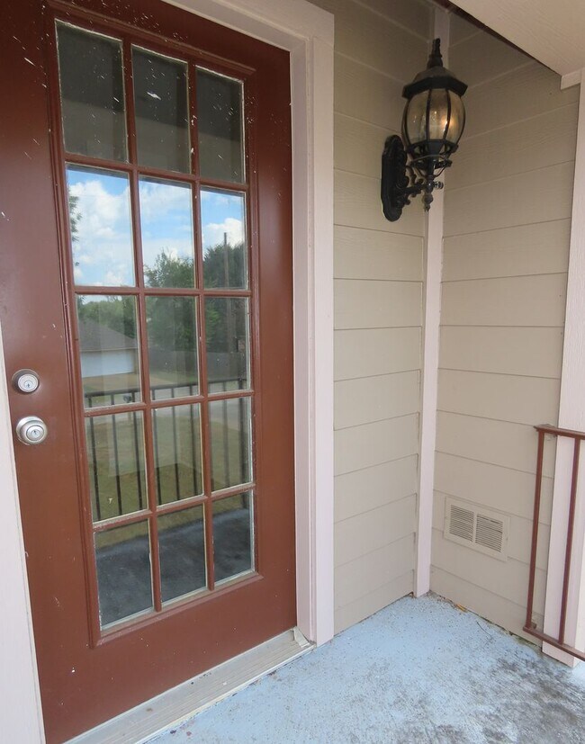 Building Photo - Remodeled in 2024! Gorgeous 3 Bdrm., 2 Bath Duplex in Whitehouse ISD!