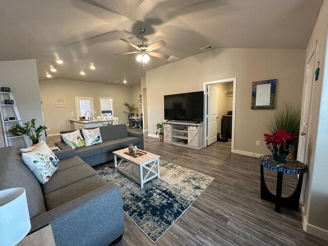 Building Photo - 3/2 located in Upland Crossing, Available December!