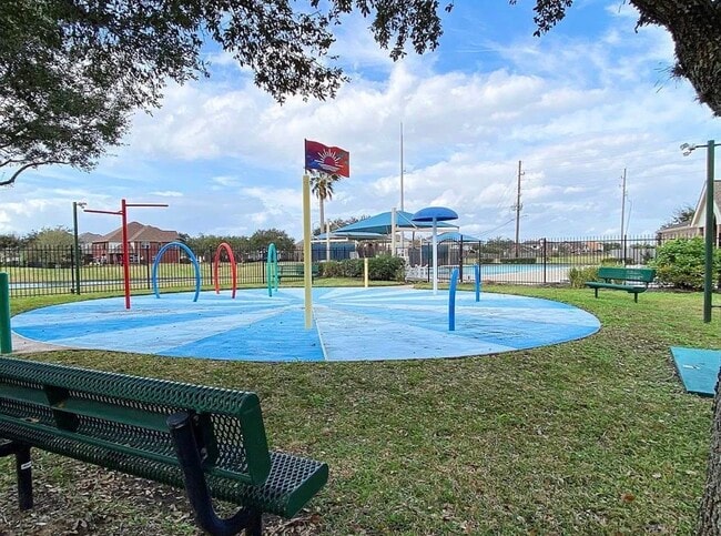 Building Photo - 2402 Sunlight Ln