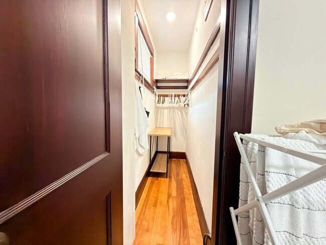 Building Photo - 4 Glade St