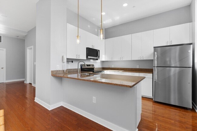 Building Photo - 72 Ashland St