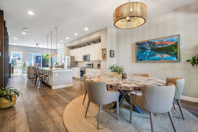 Building Photo - 1364 Vine St