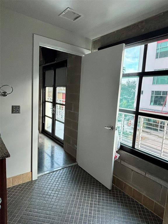 Building Photo - 1212 E Whiting St