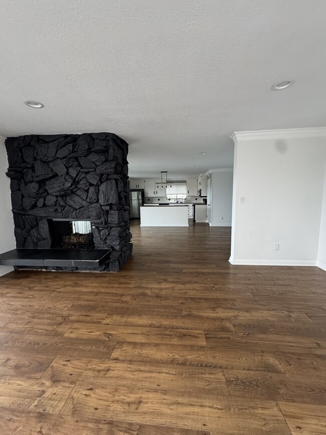 Dual sided fireplace - 11917 Laurelwood Dr