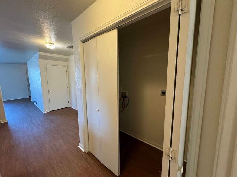 Building Photo - 404 Brittney Way