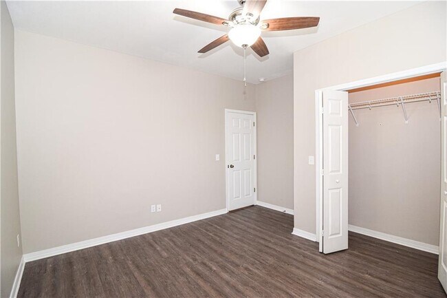 Building Photo - 3010 SE J St