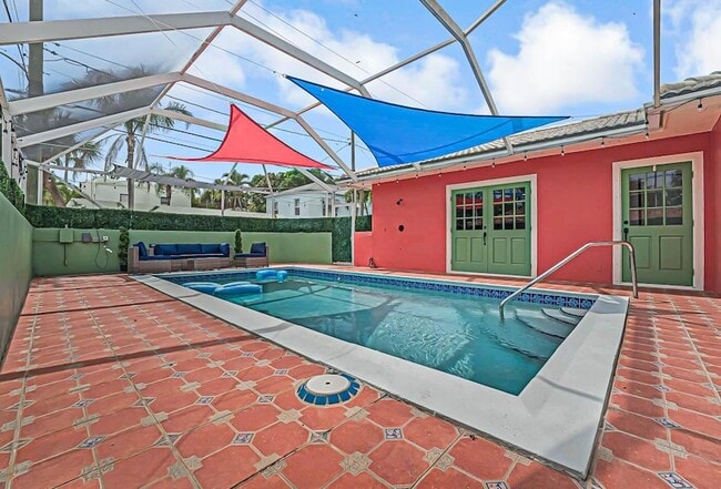 Building Photo - 532 N Palmway