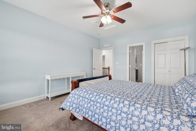 Building Photo - 141 Hawkes Ct