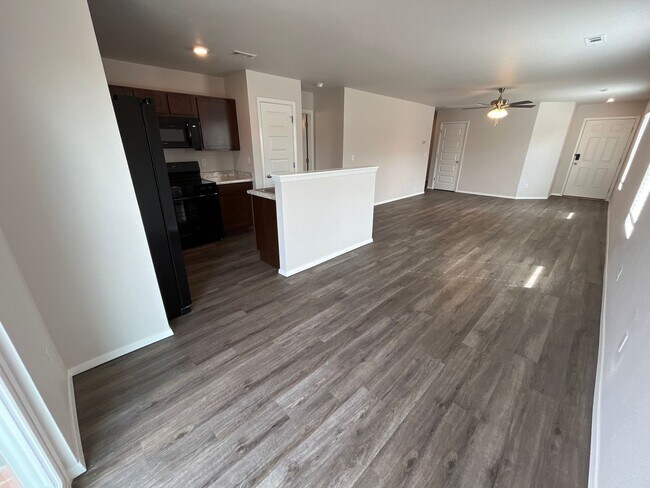 Building Photo - *Pre-leasing* Three Bedroom | Two Bath Hom...