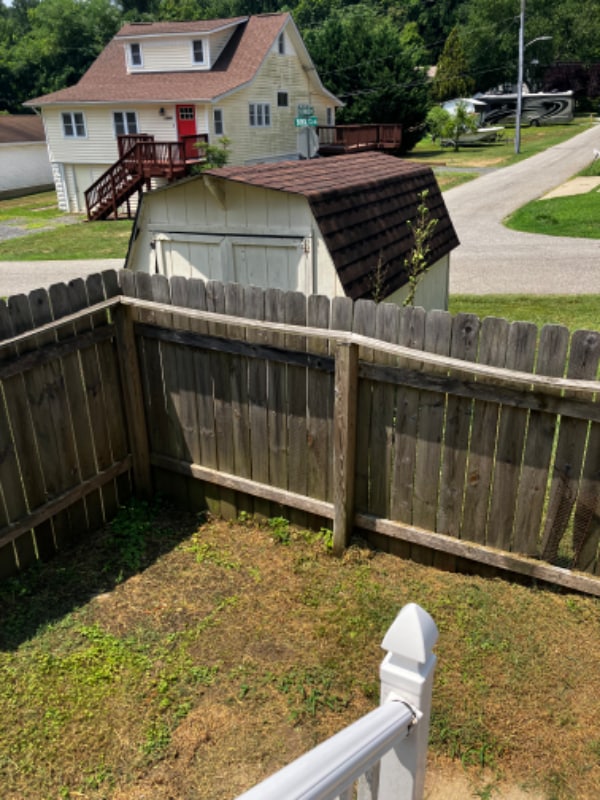 Building Photo - 3300 Meadow Ln