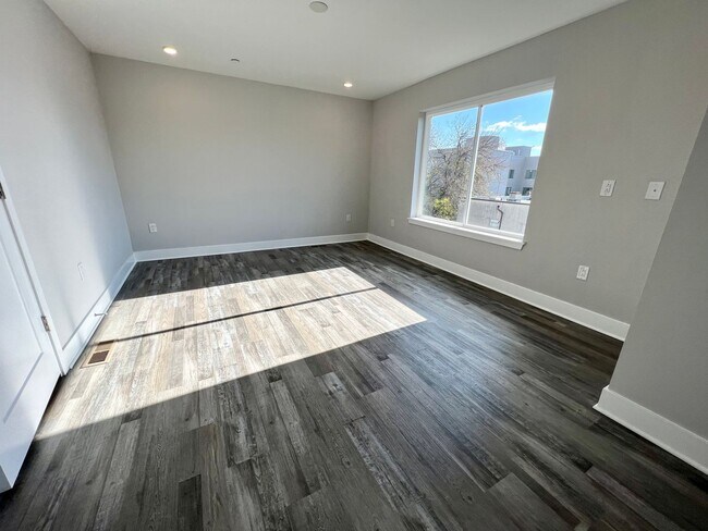 Building Photo - 623 N 36th St