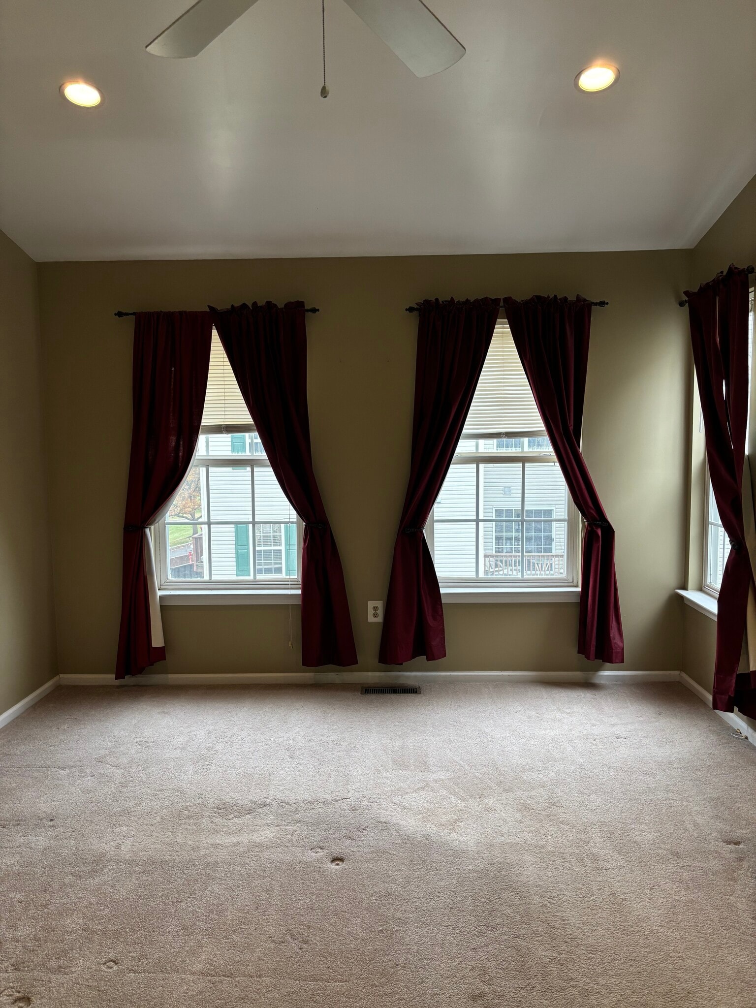 Building Photo - 637 Muhlenberg Dr