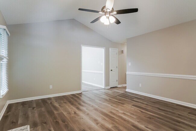 Building Photo - 353 Amherst Creek Dr