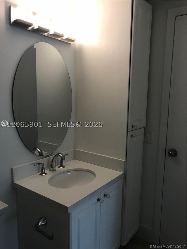 Building Photo - 798 Crandon Blvd